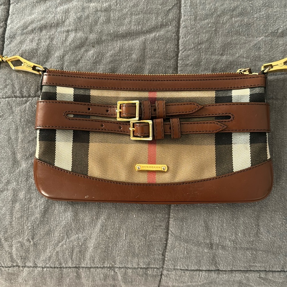 Burberry Crossbody in Great Condition.